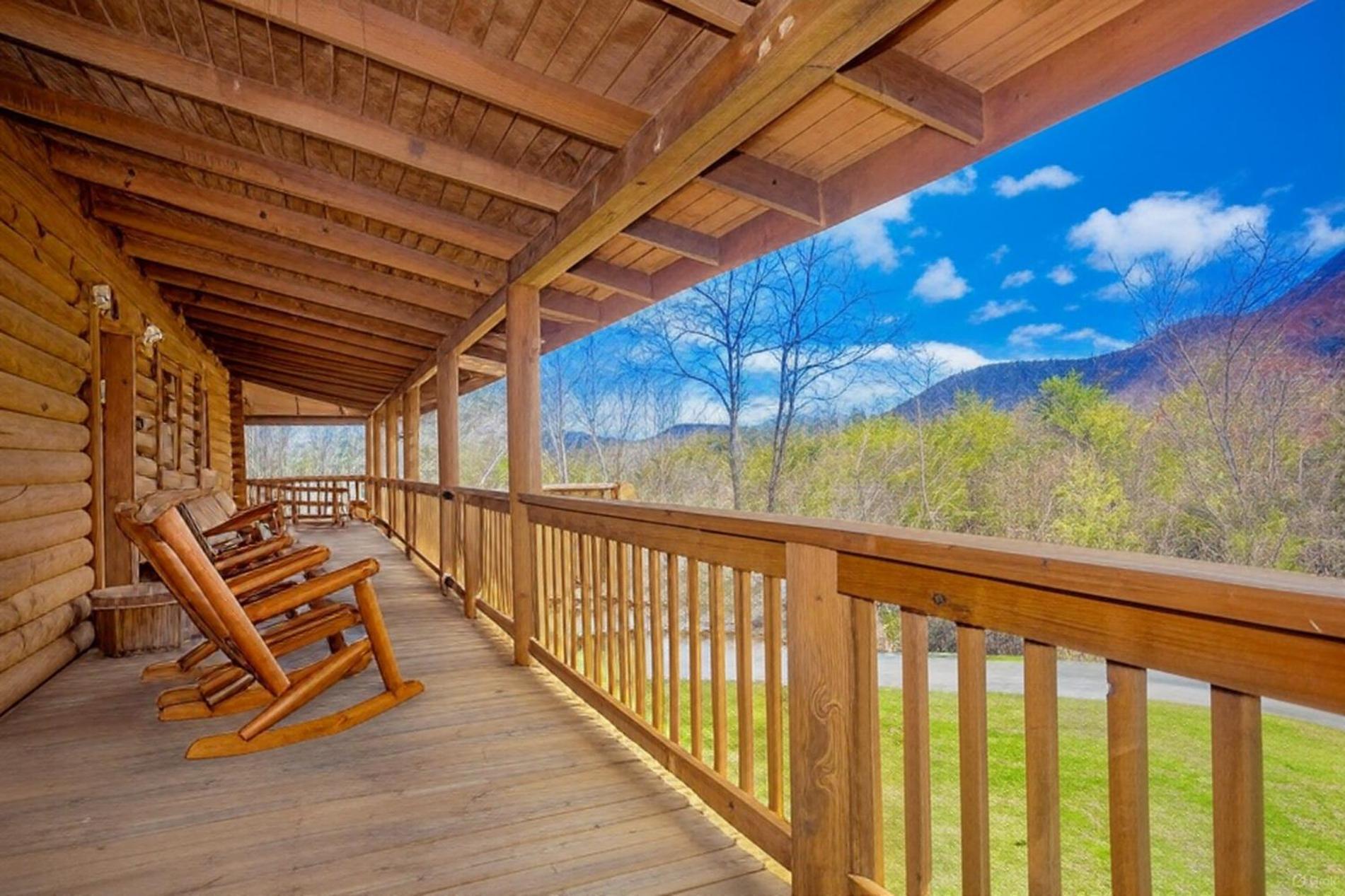 Smoky Bear Lodge With Guest House, Hot Tub, 1089 Free Tickets Each Paid Day, Dollywood And More Sevierville Kültér fotó