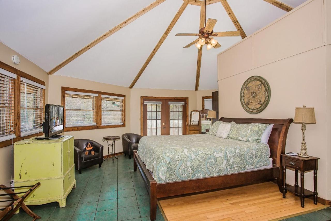 Smoky Bear Lodge With Guest House, Hot Tub, 1089 Free Tickets Each Paid Day, Dollywood And More Sevierville Kültér fotó